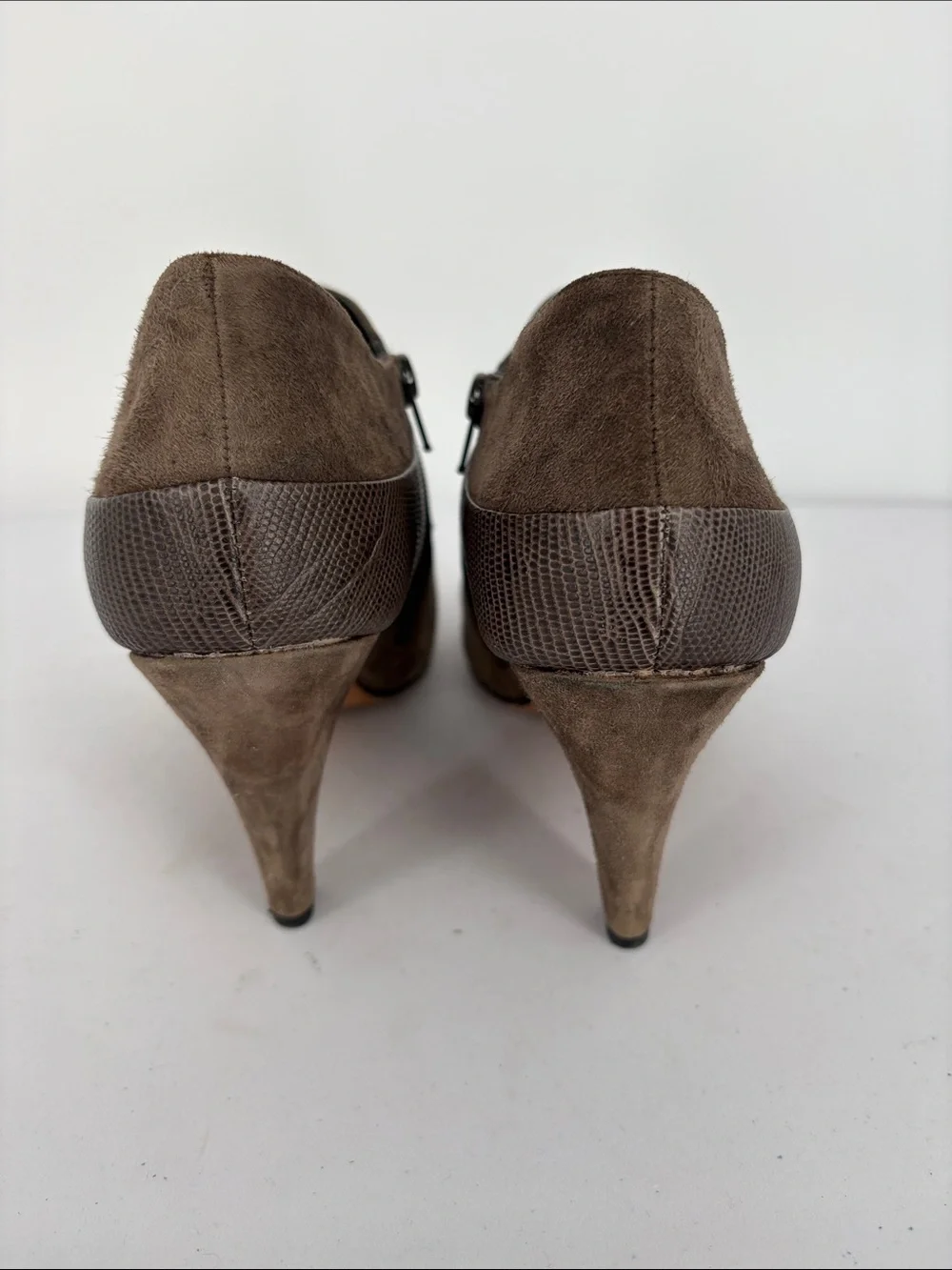 🐾 Isola Taupe Suede Pointed-Toe Ankle boots Heels
